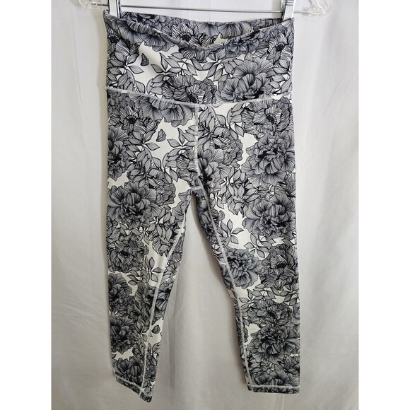 Balance Collection Women's Mid-Calf Capri Leggings Size Med Black Floral - Picture 1 of 4